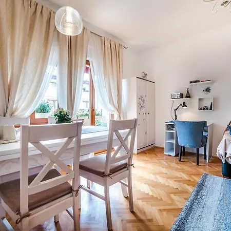 Aquileia 아파트 풀라